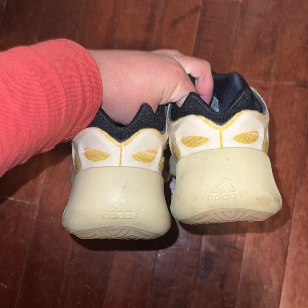 adidas gazelle silver green womens adidas Yeezy 700 V3 Safflower (Kids)  Sole System